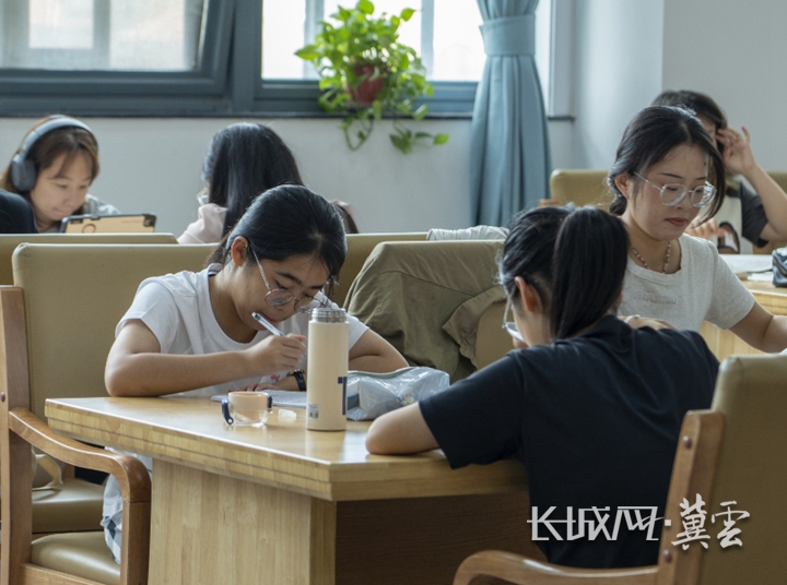 1721700436698018256.jpg 摄影:秦宇航 照片2_副本.jpg